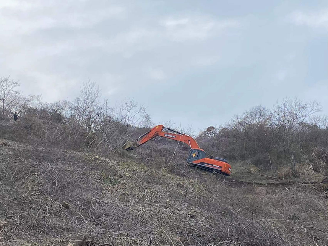 县职业学校实训基地场平工程开工