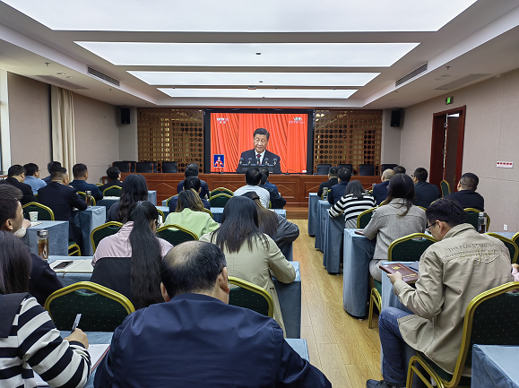 大别山国投集团集中收看党的二十大开幕式