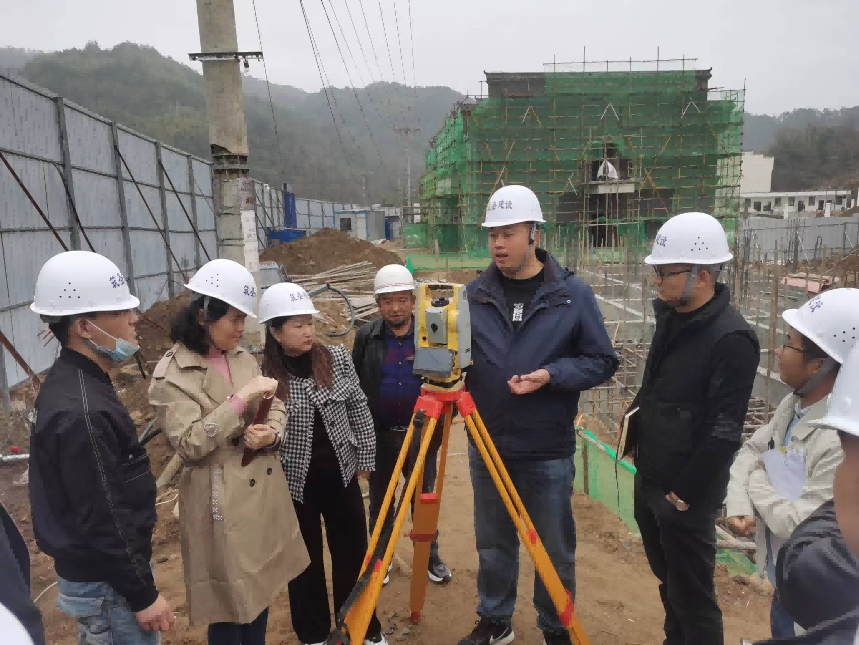 筑圣公司组织开展施工现场学习交流活动